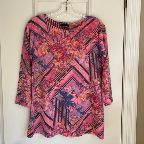 💐Gorgeous Nally and Millie floral knit tunic top - Picture 2 of 5